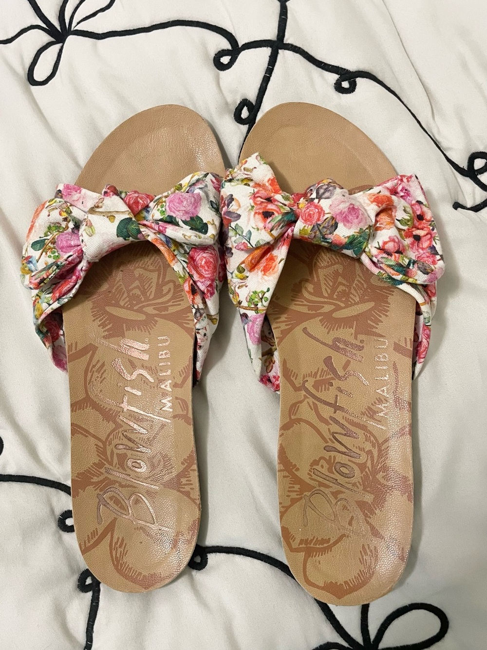 Blowfish Floral Knot Slide Sandals - White with Pink & Green Floral